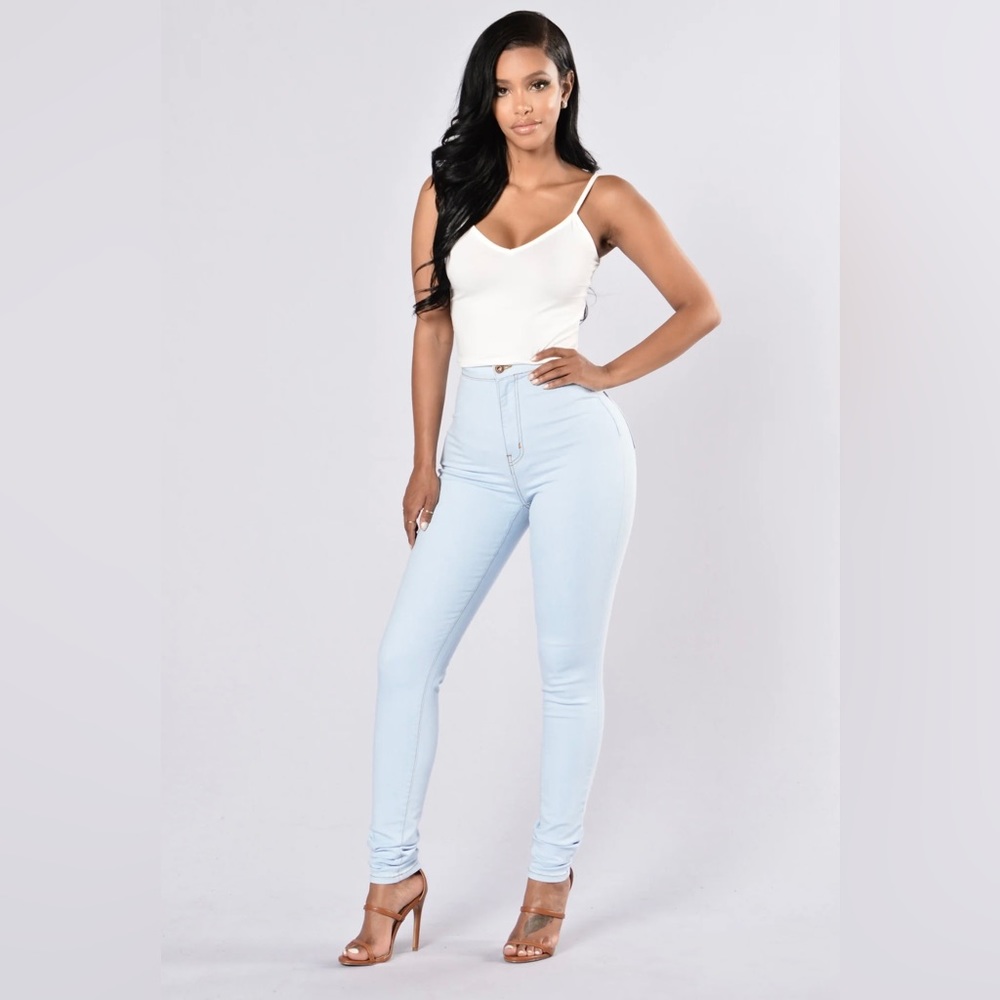 FASHION NOVA   Super High Waisted Light Denim Size 7
